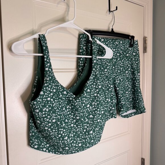 Old Navy Active Green Floral Set - Top and Shorts Size L - Picture 2 of 5